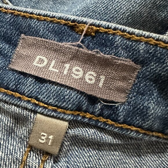 DL1961 Shorts Women 31 Blue Denim Distressed Karlie Boyfriend HeiQ V block - Picture 3 of 6